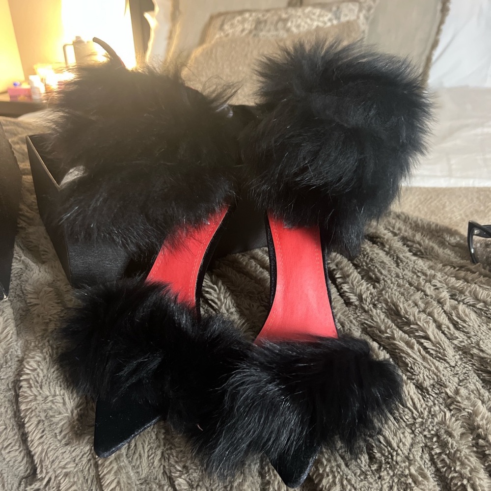 GSUWOO fuzzy heels